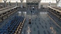 Warga Asing Dilarang Masuk Jepang, Bandara Haneda Sepi Banget