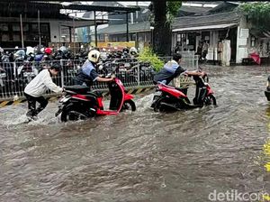 Jalan Peltu Sujono Kota Malang Jadi Langganan Banjir Saat Hujan Deras