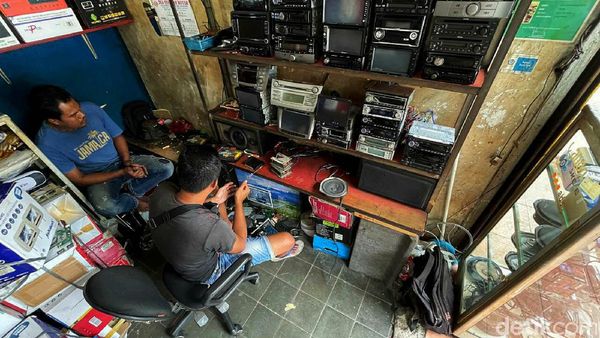 Berburu Aneka Audio Bekas di Pasar Taman Puring