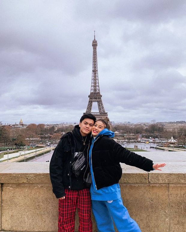 Fashion style Awkarin dan Gangga Kusuma/instagram.com/awkarin Fashion style Awkarin dan Gangga Kusuma/instagram.com/awkarin