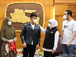 Pesan Khofifah untuk Pembalap Moto3 Mario Suryo Aji