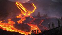 Lava Pijar Kembali Menyembur dari Gunung La Palma Spanyol