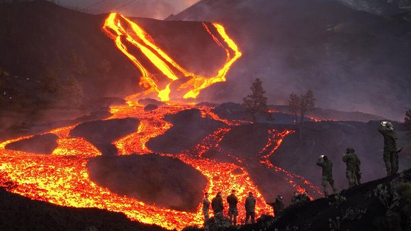 Lava Pijar Kembali Menyembur dari Gunung La Palma Spanyol