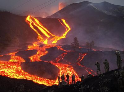 Lava Pijar Kembali Menyembur dari Gunung La Palma Spanyol