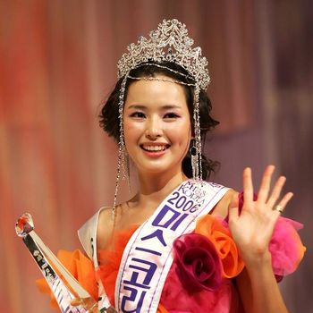 Honey Lee di pergelaran Miss Korea 2006