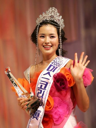 Honey Lee di pergelaran Miss Korea 2006