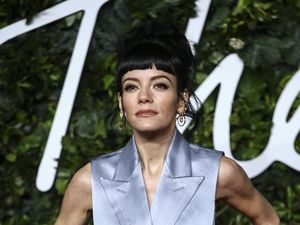 Keadaan Lily Allen Setelah Tahu Suami Main Dating Apps, Masuk ke Klinik Trauma Keadaan Lily Allen Setelah Tahu Suami Main Dating Apps, Masuk ke Klinik Trauma