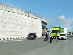 Diduga Ngantuk, Pemotor di Pekanbaru Tewas Usai Jatuh Terlempar dari Flyover