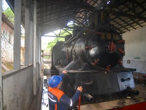 Membangkitkan Lokomotif Uap Mak Item dari Mati Suri Membangkitkan Lokomotif Uap Mak Item dari Mati Suri