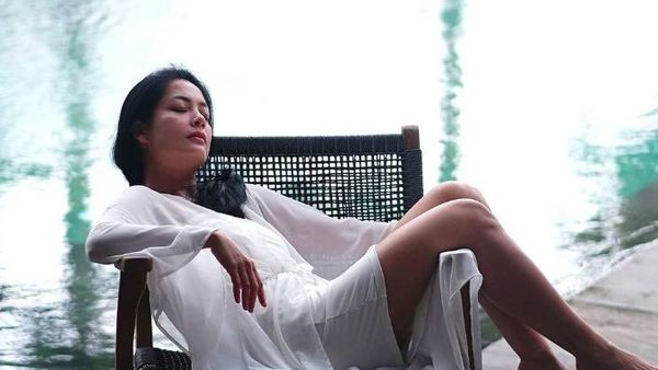 Cantik dan Berprestasi! 7 Pesona Lulu Tobing yang Awet Muda