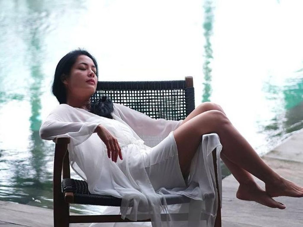 Cantik dan Berprestasi! 7 Pesona Lulu Tobing yang Awet Muda Cantik dan Berprestasi! 7 Pesona Lulu Tobing yang Awet Muda