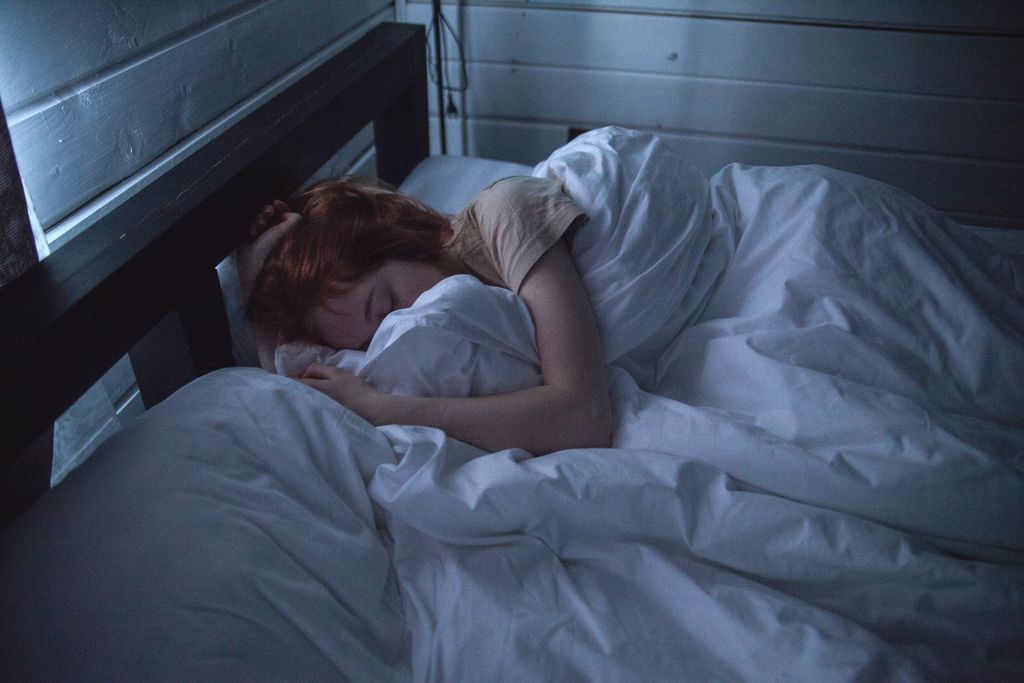 Niacinamide yang bekerja saat kamu tidur/Foto: Pexels/Ivan Oboleninov
