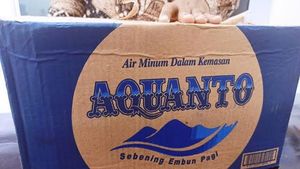 Nyeleneh! 10 Merek Air Mineral Ini Bikin Geleng Kepala hingga Jijik