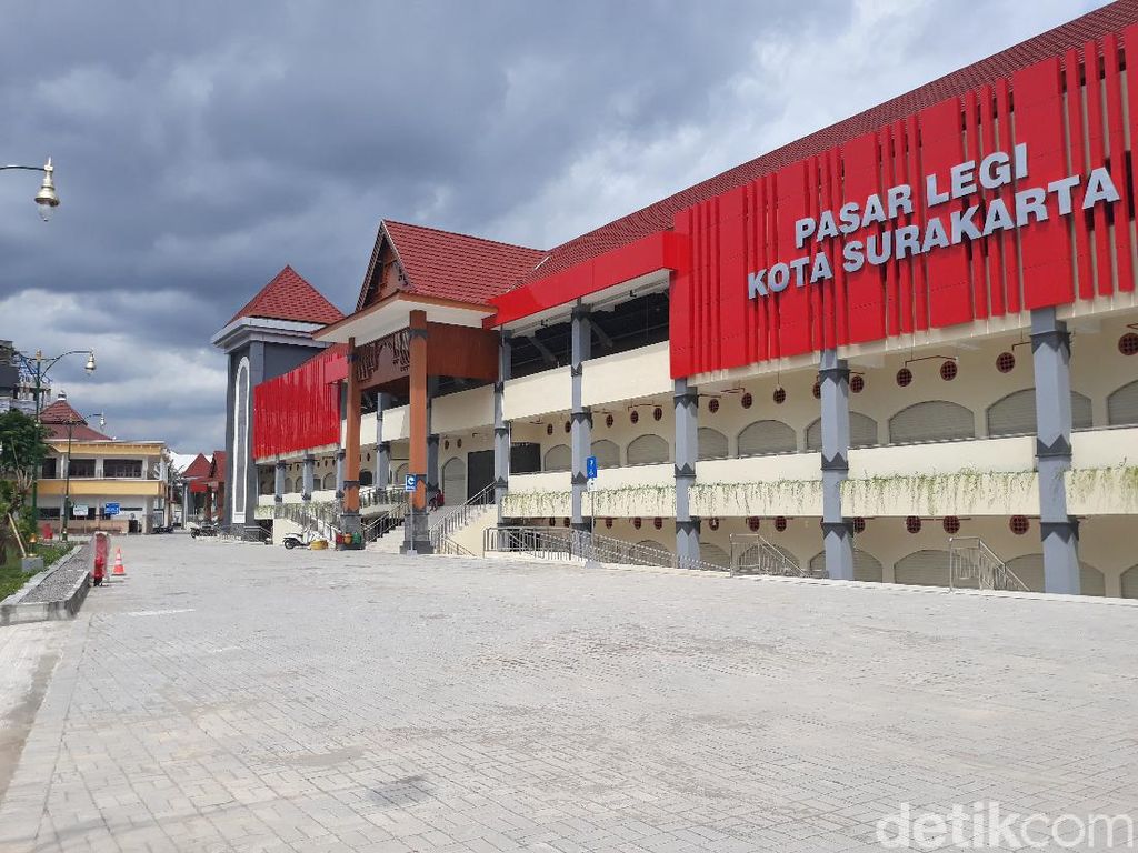 Gibran Enggan Resmikan Pasar Legi Tahun Ini Gegara PPKM Level 3 Gibran Enggan Resmikan Pasar Legi Tahun Ini Gegara PPKM Level 3