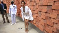 Potret Rihanna yang Jadi Pahlawan Nasional Republik Barbados