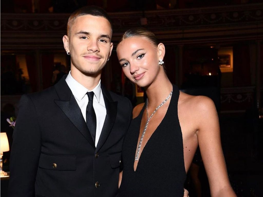 8 Potret Mesra Romeo Beckham dan Pacar yang Baru Go Public di Karpet Merah 8 Potret Mesra Romeo Beckham dan Pacar yang Baru Go Public di Karpet Merah