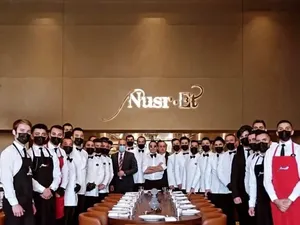 Resto Baru Salt Bae di Arab Saudi Diprotes karena Kemahalan Resto Baru Salt Bae di Arab Saudi Diprotes karena Kemahalan