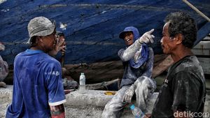 Cerita Kuli Panggul Pelabuhan, Otot Maksimal Pendapatan Minimal