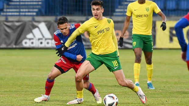 Egy Maulana Vikri di laga FK Senica vs Zilina.