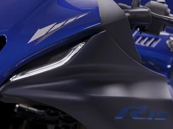 Wujud dan Harga Yamaha R15 V4 Baru, Penantang CBR 150 R