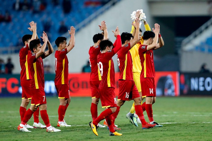 HANOI, VIETNAM - NOVEMBER 11: Vietnams soccer team reach after the FIFA World Cup Asian Qualifier final round Group B match between Vietnam and Japan at My Dinh National stadium on November 11, 2021 in Hanoi, Vietnam. (Photo by Minh Hoang/Getty Images)