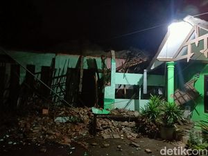 Tak Ada Angin dan Hujan, Atap Kelurahan di Kota Probolinggo Tiba-tiba Ambruk