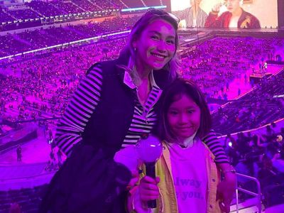 Keseruan Ayu Ting Ting Ajak Bilqis si ARMY Cilik, Nonton Konser BTS di Amerika