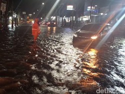Jalan Protokol di Bojonegoro Jadi Langganan Banjir Saat Hujan Deras
