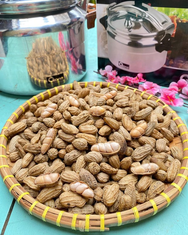 Kacang atau ubi rebus yang cocok disantap saat malam tahun baru.