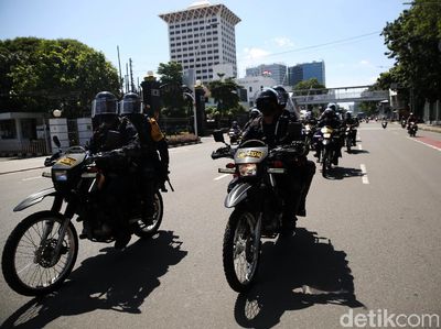 Brimob Berpatroli untuk Cegah Reuni 212 di Monas