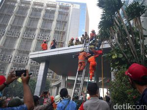 Polisi Ungkap Detik-detik Kebakaran di Gedung Cyber 1: Alarm Sempat Bunyi