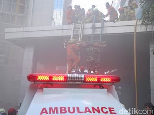 Petaka Gedung Cyber 1 Jakarta Terbakar hingga Makan Korban Jiwa