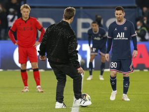 Fabio Quartararo Kunjungi Markas PSG, Lakukan Kick-off dengan Messi Fabio Quartararo Kunjungi Markas PSG, Lakukan Kick-off dengan Messi