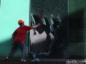 Gedung Cyber 1 di Mampang Terbakar! Gedung Cyber 1 di Mampang Terbakar!