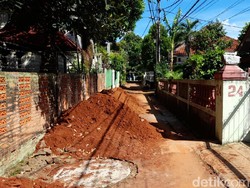 detikcom Do Your Magic: RT Minta Gundukan Galian Sumur Resapan Cepat Diangkut