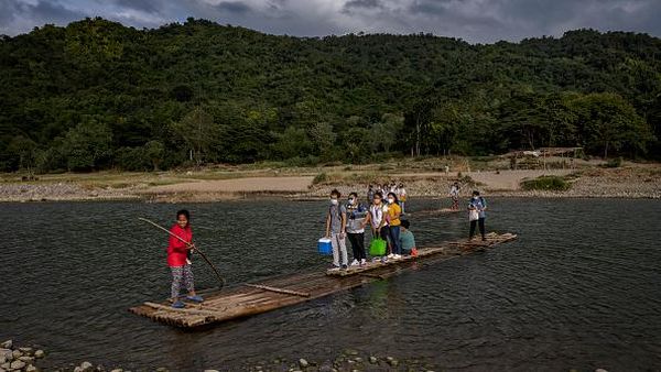 Hadapi Omicron, Filipina Gencar Vaksinasi hingga Pelosok Negeri