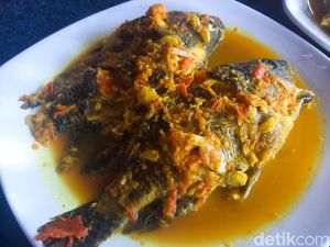 Maiq! Cicip Ikan Nila Masak Bumbu Kuning Khas Sembalun yang Gurih Nagih Maiq! Cicip Ikan Nila Masak Bumbu Kuning Khas Sembalun yang Gurih Nagih
