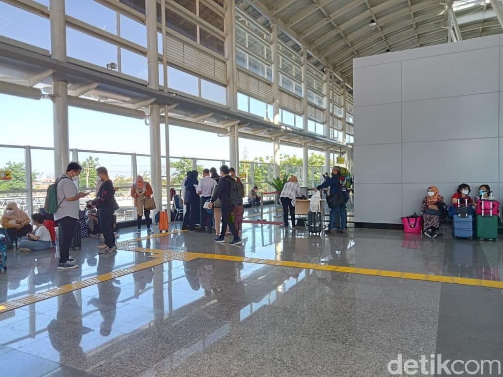 Khusus Hari Ini, Penumpang KA Jarak Jauh Bisa Naik dari Stasiun Jatinegara Khusus Hari Ini, Penumpang KA Jarak Jauh Bisa Naik dari Stasiun Jatinegara