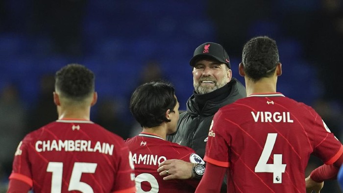 Liverpools manager Jurgen Klopp, right, celebrates with teammates at the end of the English Premier League soccer match between Everton and Liverpool at Goodison Park in Liverpool, England, Wednesday, Dec. 1, 2021. Liverpool won 4-1. (AP Photo/Jon Super)