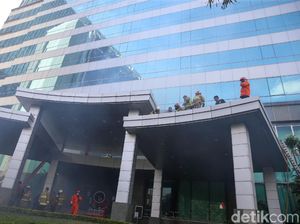 Polisi Segera Tetapkan Tersangka Kasus Kebakaran Maut Gedung Cyber 1 Polisi Segera Tetapkan Tersangka Kasus Kebakaran Maut Gedung Cyber 1