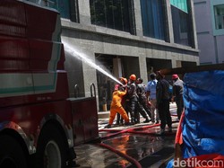 Daftar Aplikasi Down Imbas Kebakaran Gedung Cyber