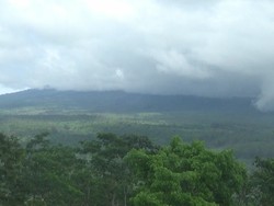 Begini Penampakan Gunung Semeru Usai Keluarkan Awan Panas Sejauh 1 KM