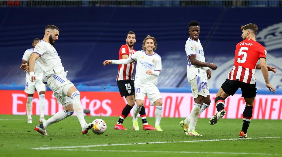 Karim Benzema mencetak gol kemenangan Real Madrid. (Foto: Getty Images/Gonzalo Arroyo Moreno)