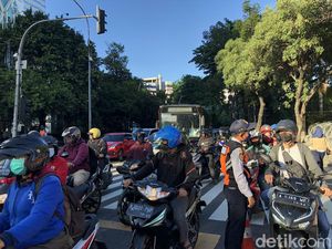 Imbas Rekayasa Lalin Reuni 212, Perempatan Thamrin-Kebon Sirih Padat Merayap