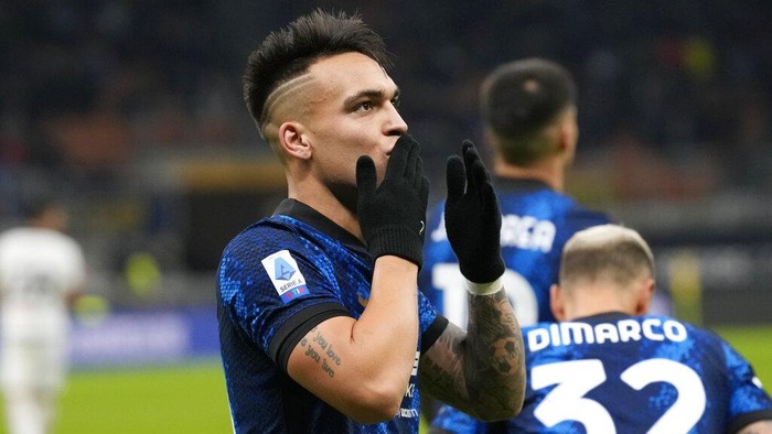 Inter Milans Lautaro Martinez celebrates after scoring his sides second goal during the Serie A soccer match between Inter Milan and Spezia at the San Siro Stadium, in Milan, Italy, Wednesday, Dec. 1, 2021. (AP Photo/Luca Bruno)