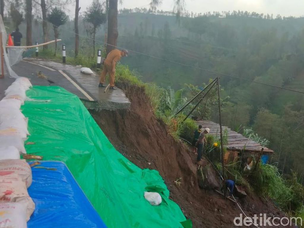 Jalan Longsor Belum Diperbaiki, Ke Bromo Lewat Pasuruan Bisa Pilih Jalur Ini Jalan Longsor Belum Diperbaiki, Ke Bromo Lewat Pasuruan Bisa Pilih Jalur Ini