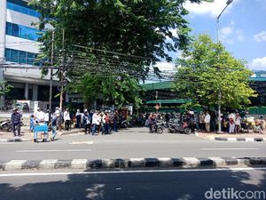 Dipukul Mundur ke Tanah Abang, Massa 212 Kini Bertahan di Pinggir Jalan
