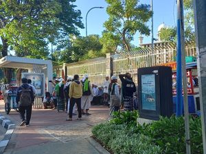 Tak Bisa ke Patung Kuda, Massa Reuni 212 Kumpul di Luar Masjid Istiqlal