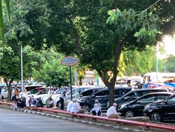 Massa Hendak ke Reuni 212 Mulai Berdatangan di Stasiun Gambir