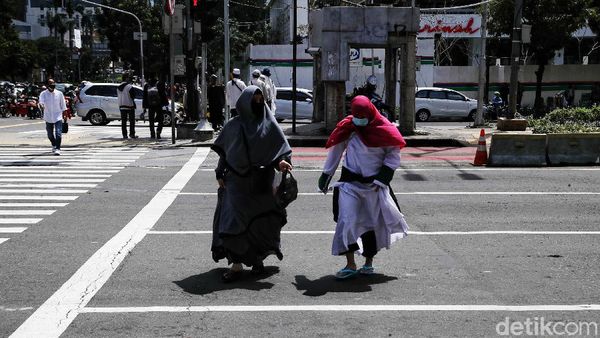 Massa Reuni 212 di Sarinah Membubarkan Diri